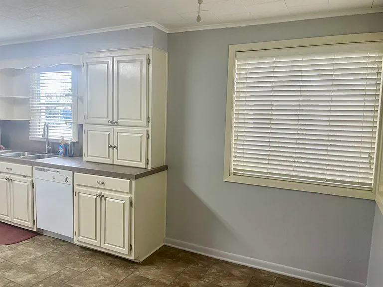 327 Morningside Dr — Photo 7