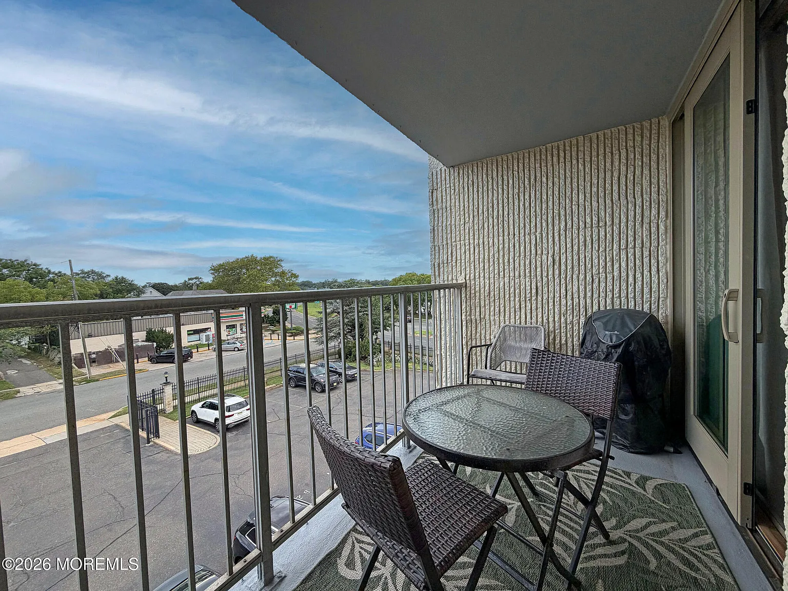 1 bed, 910 sqft, $2,600 — Photo 2