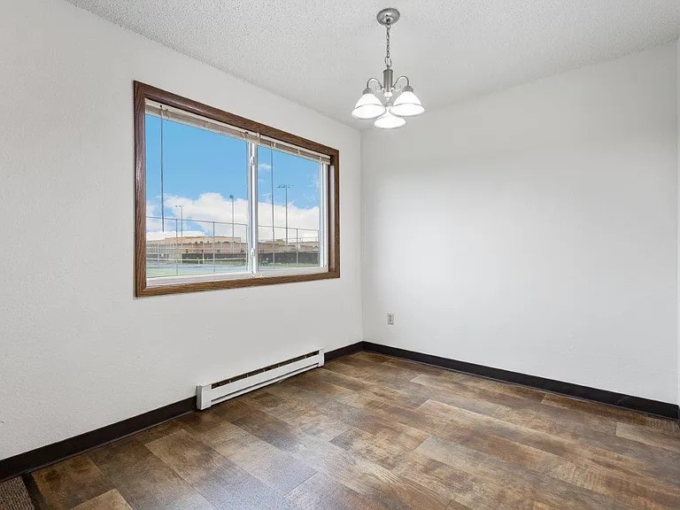 Huron Apartments — Photo 7
