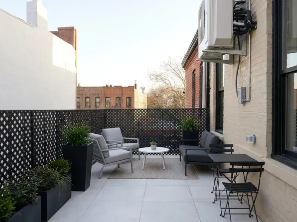 341 Smith Street image 1 of 28