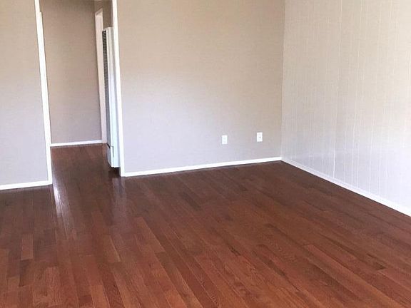 5th image of 2714 W Clark Ave #G1