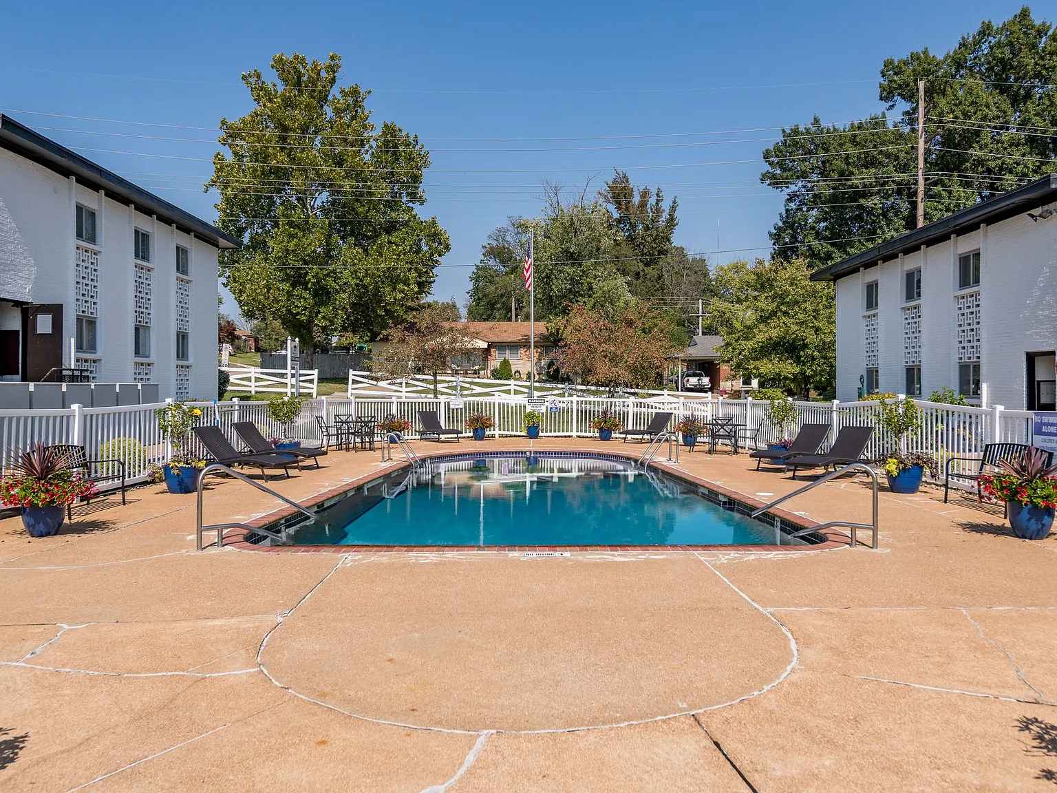 Forest Creek Apartments — Photo 3