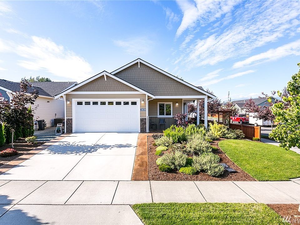 Prime corner lot in Summersun Estates.  