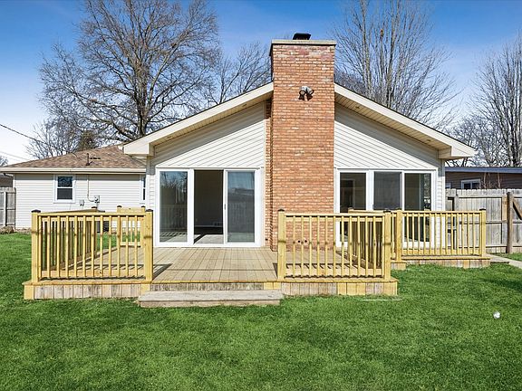 3rd image of 1024 W Walnut St