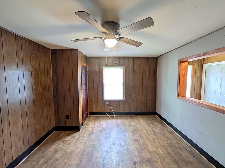 1694 Douglas St — Photo 10