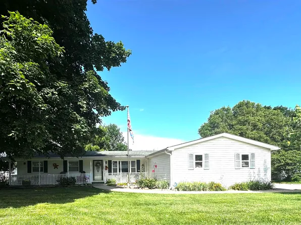 1207 NE 3rd St, Washington, IN 47501