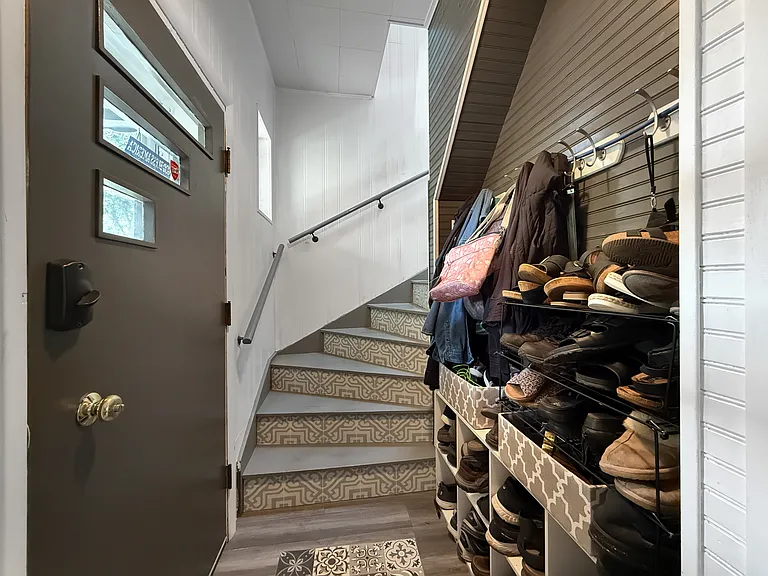 1140 S Harvey Ave — Photo 3