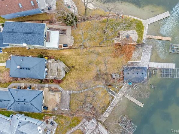 444 Bellevue Ave, Lake Orion, MI 48362