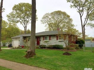 15 Athol St, Islip Terrace, NY 11752