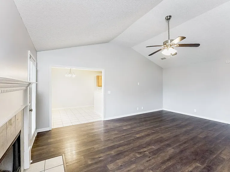 1547 Saint Andrews Dr — Photo 3