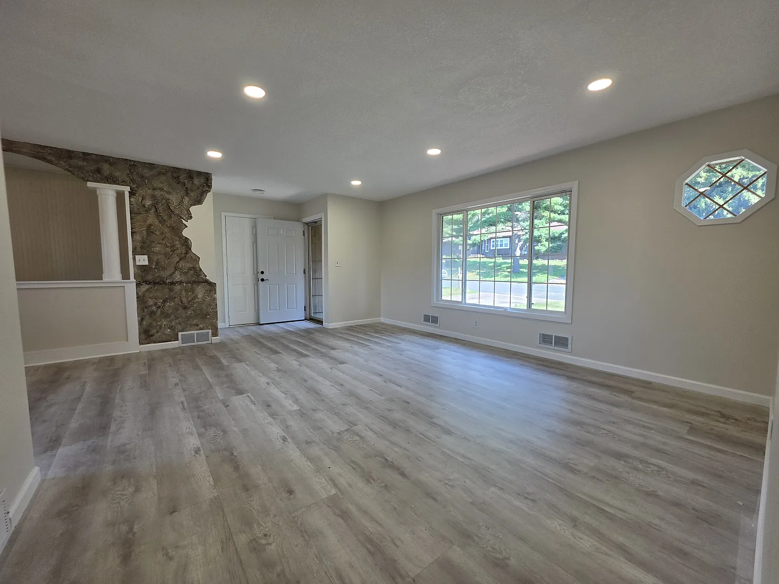 5 bed, 1876 sqft, $2,600 — Photo 4