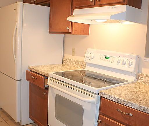 4th image of 8180 Stonebrook Dr APT D