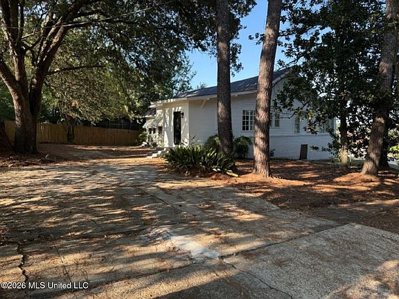 4th image of 1605 Peachtree St