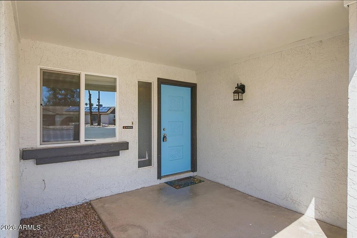 3 bed, 2.0 bath, 1374 sqft, $2,600 — Photo 4