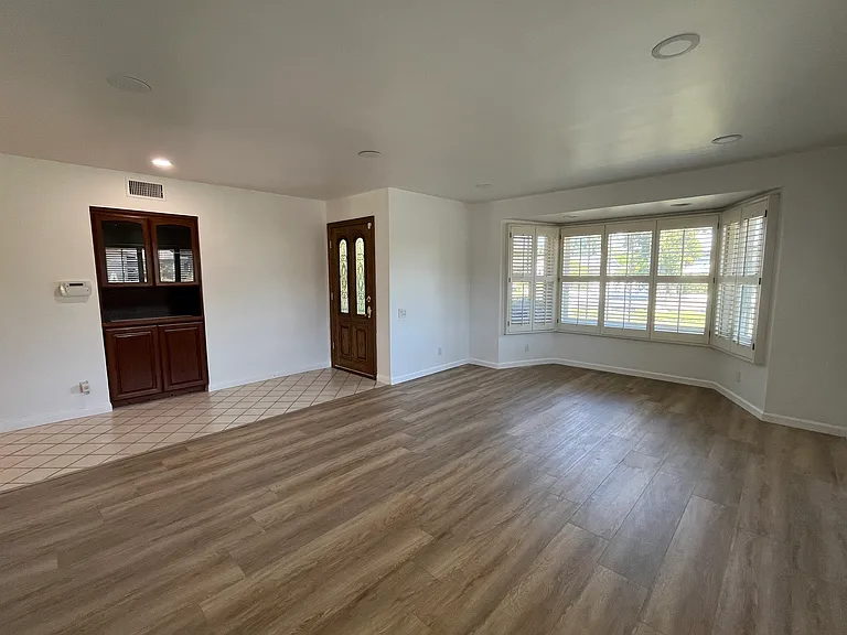 6619 Neddy Ave — Photo 4