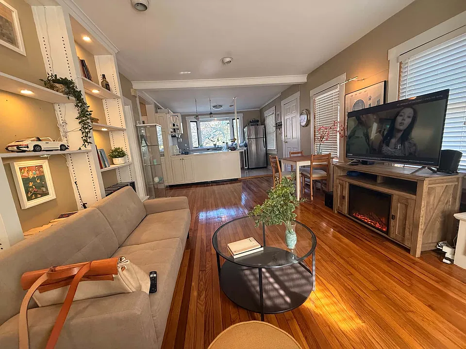 18 Middlesex St #18