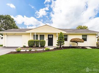 14 Forest Park Ter, Monroe Township, NJ 08831