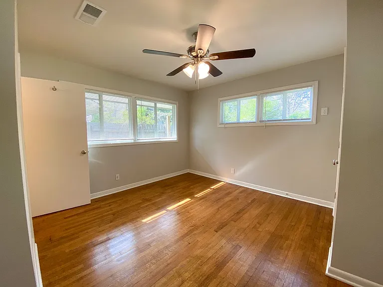 4152 Rhodes Ave — Photo 12