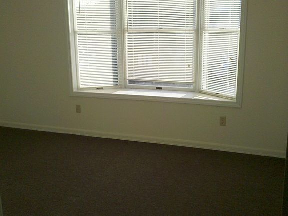 Bedroom $2 with walk-in closet