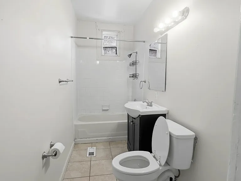 122 E University Ave #1 — Photo 8