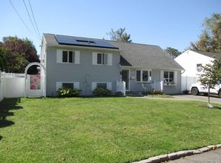 1028 N Ontario Ave, Lindenhurst, NY 11757