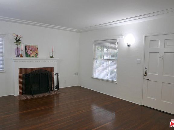 3rd image of 2614 S Bentley Ave