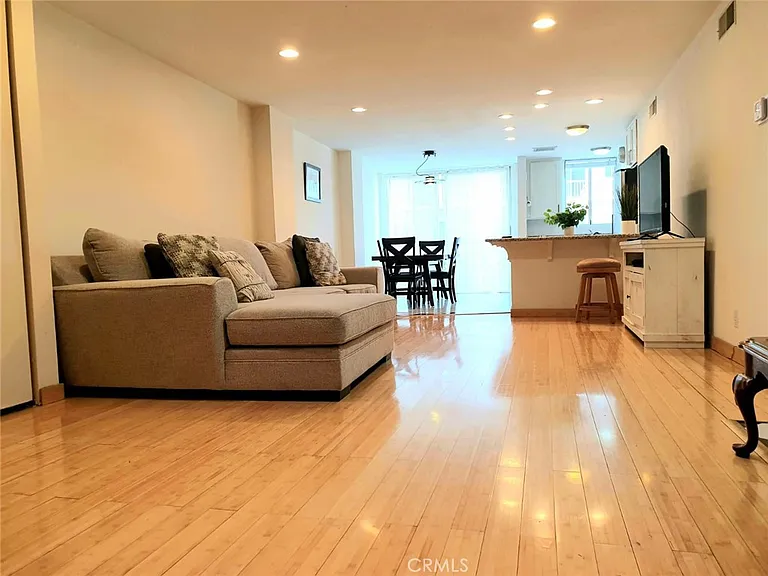 10747 Wilshire Blvd #505 — Photo 7