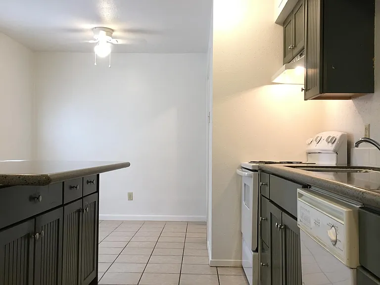 Pine Ridge Apartments — Photo 34