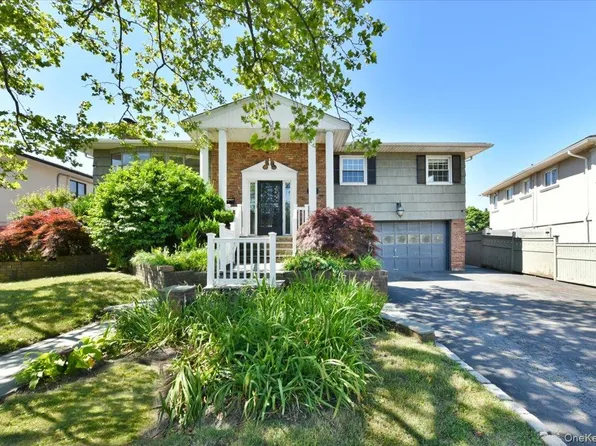 687 Golf Drive, North Woodmere, NY 11581
