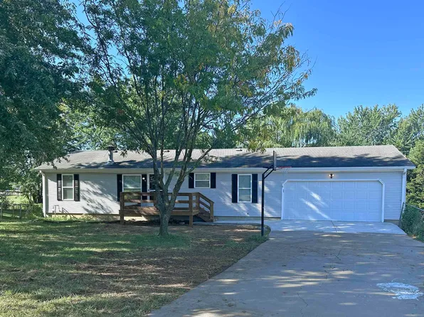 3815 SE Lakewood Pl, Topeka, KS 66609