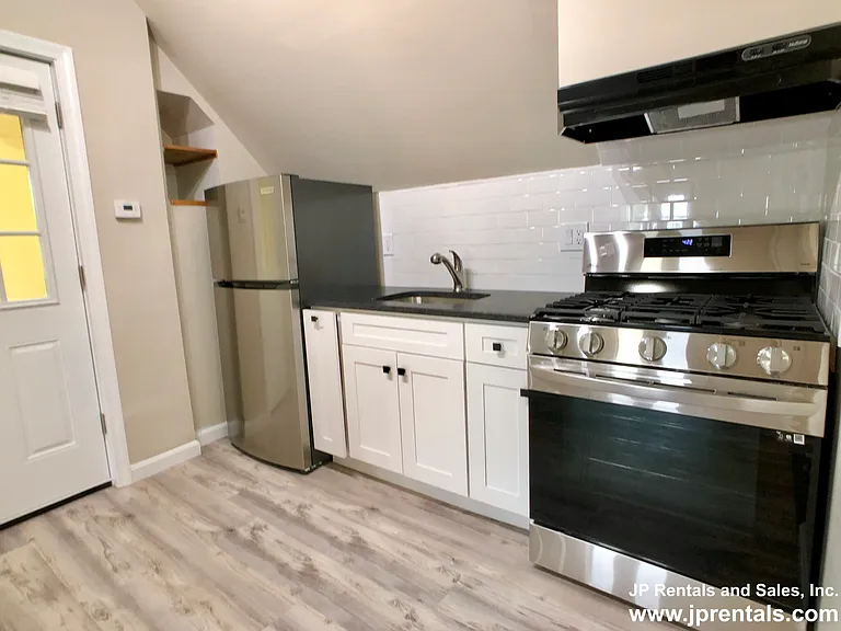 34 Evergreen St #3 — Photo 2