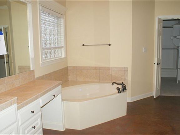 4th image of 131 Blackburn Dr