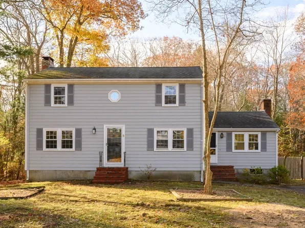 102 Brook Bend Rd, Hanover, MA 02339