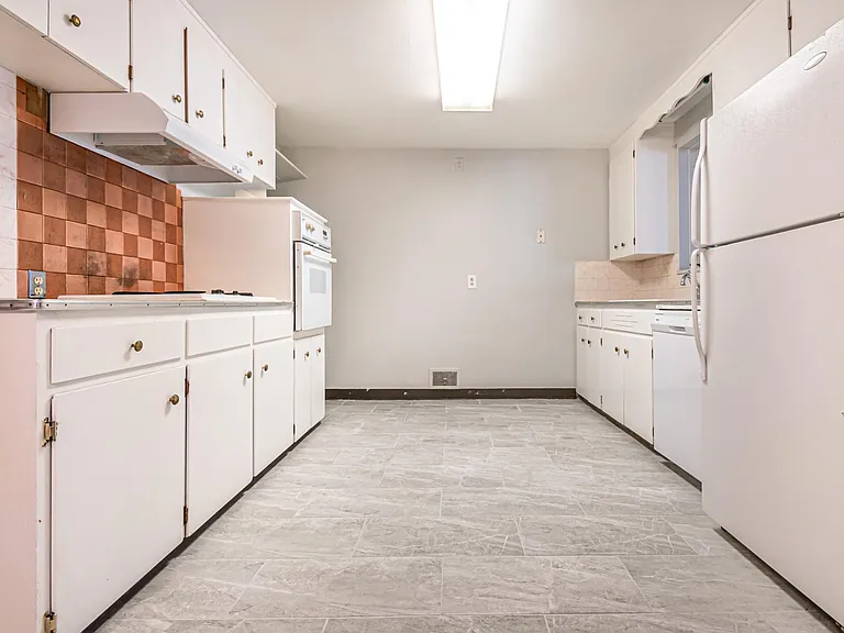 1370 W 1st Ave — Photo 13