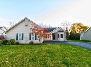 9 Grovewood Ln, Rochester, NY 14624