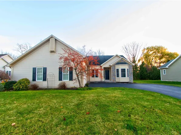 9 Grovewood Ln, Rochester, NY 14624