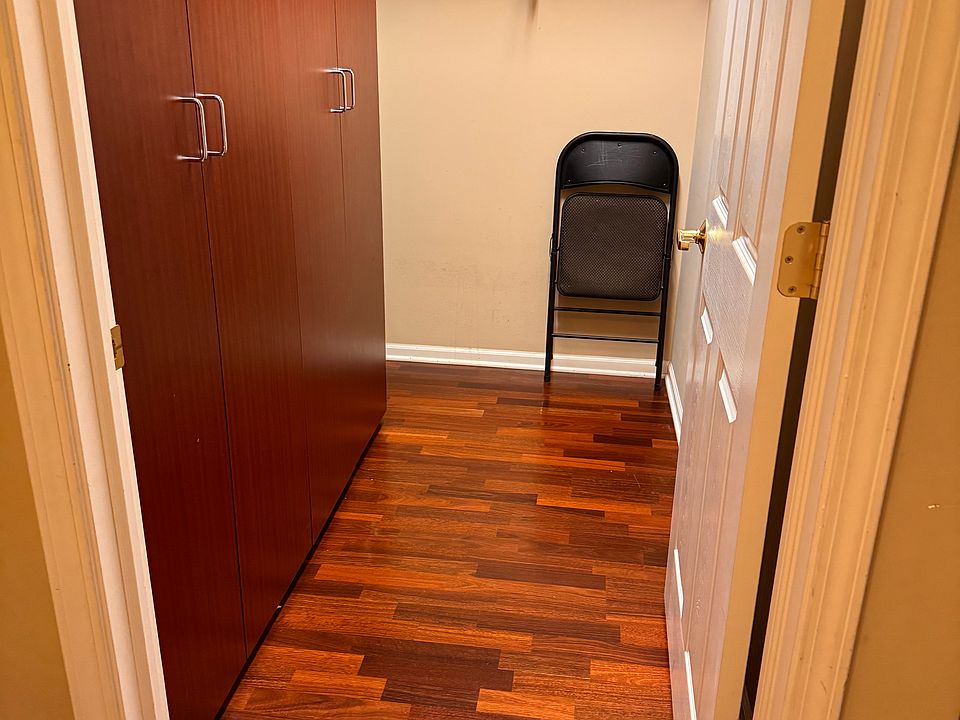 Shoe Room/ Closet