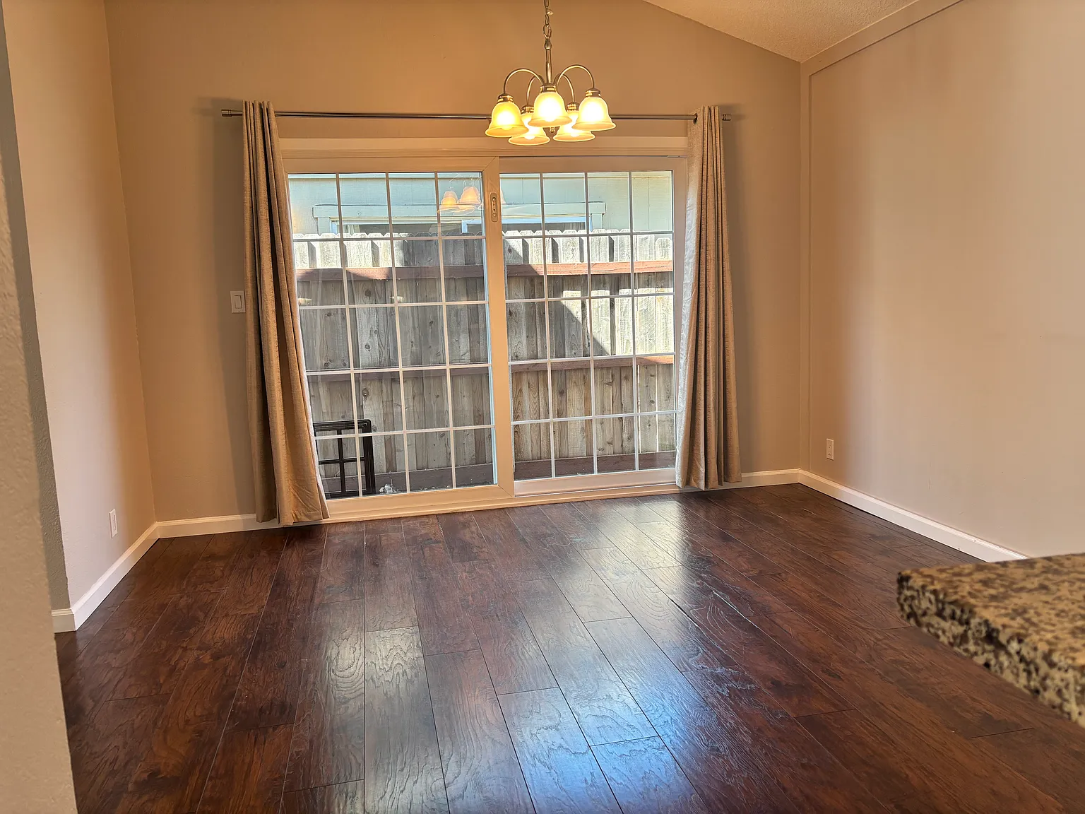2 bed, 1200 sqft, $2,395 — Photo 4