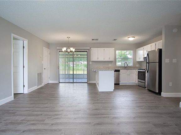 2nd image of 925 Lusk Pl