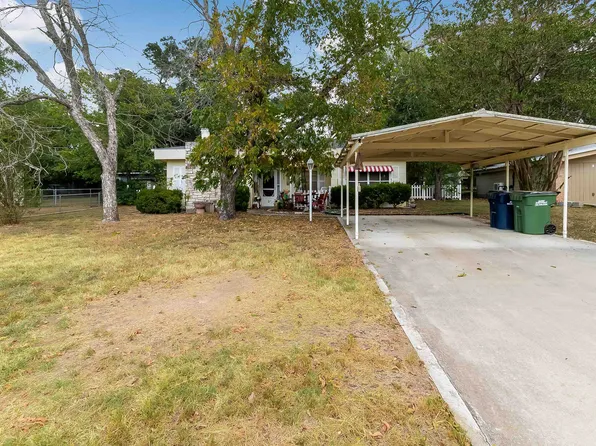 809 N West St, Burnet, TX 78611