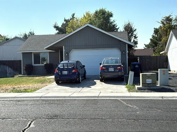 1618 Dynasty Dr, Moses Lake, WA 98837
