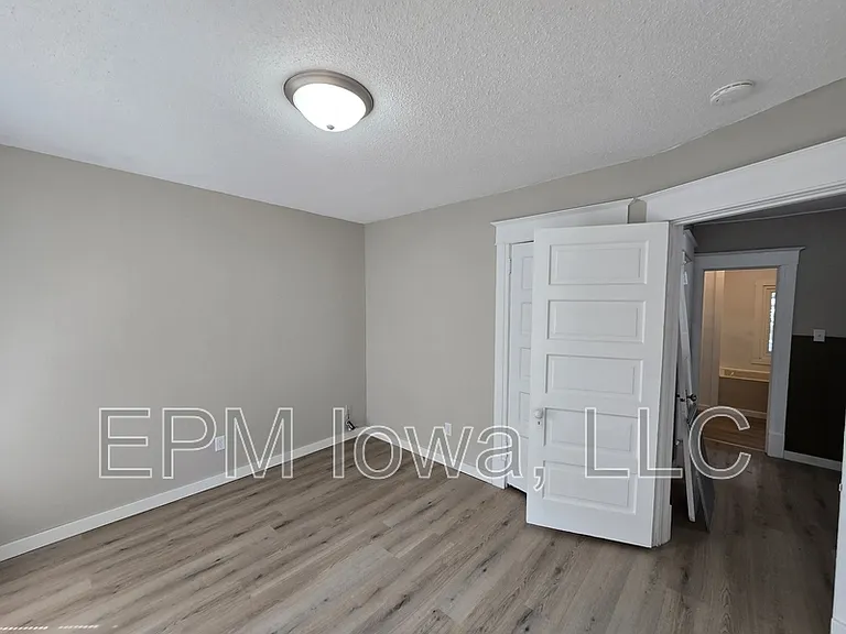 422 Baltimore St — Photo 19