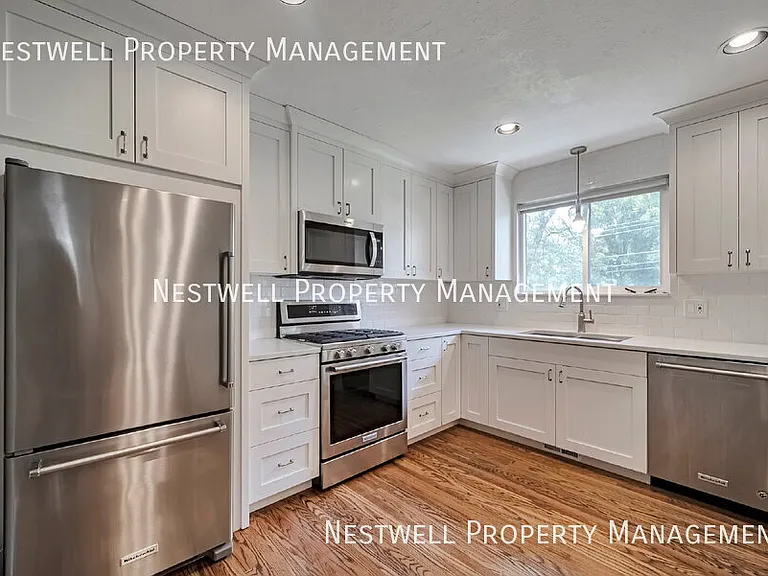 1335 E Maplewood Dr — Photo 17