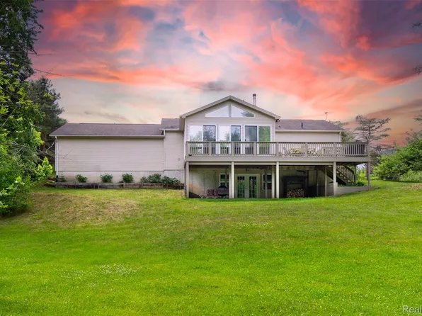 6137 East St, North Branch, MI 48461