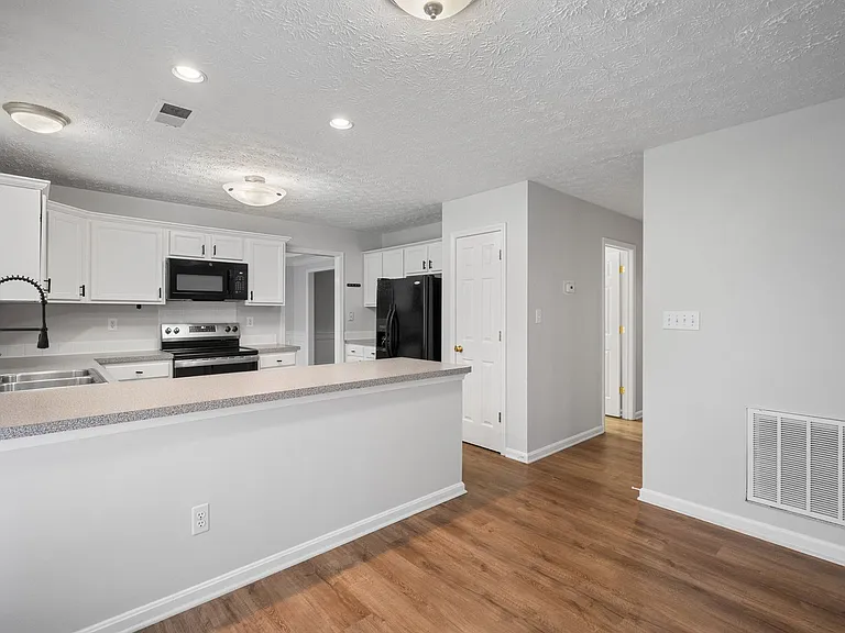 10945 Symington Cir — Photo 13