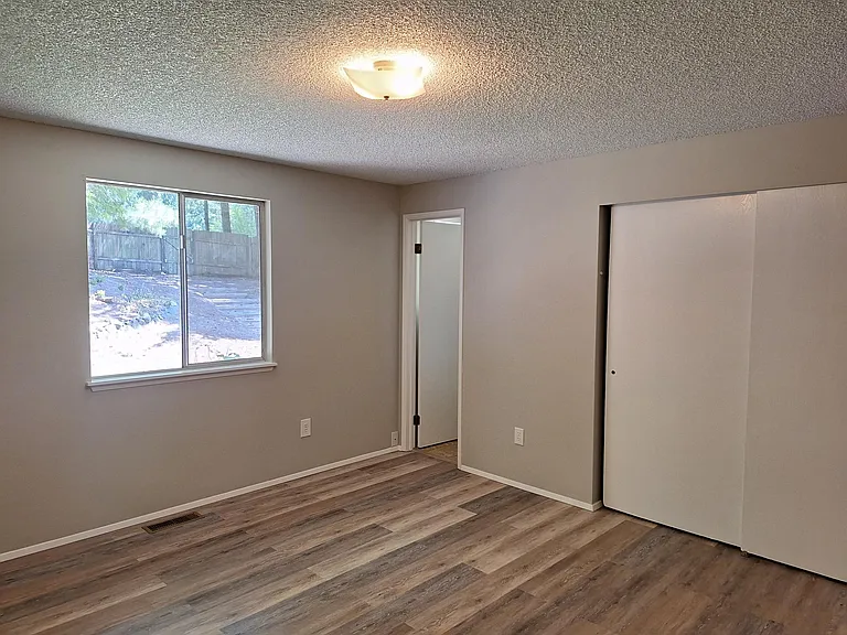 265 NE Silver Pine Dr — Photo 10