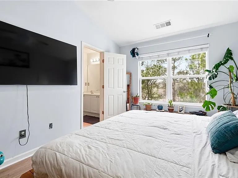 1149 Liberty Pkwy NW — Photo 3