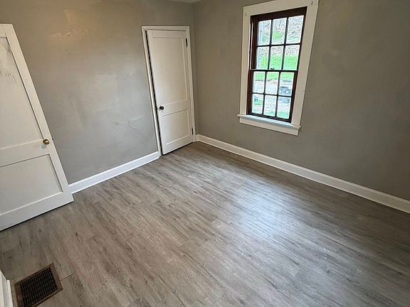 4th image of 670 Schaum Ave