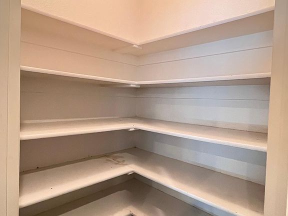 5th image of 4505 Elderberry St