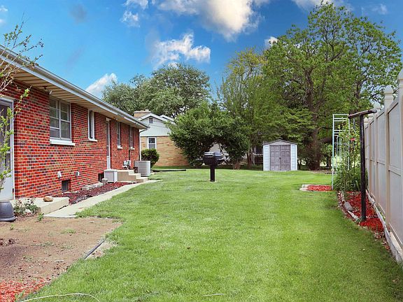 3rd image of 410 Wilshire Dr